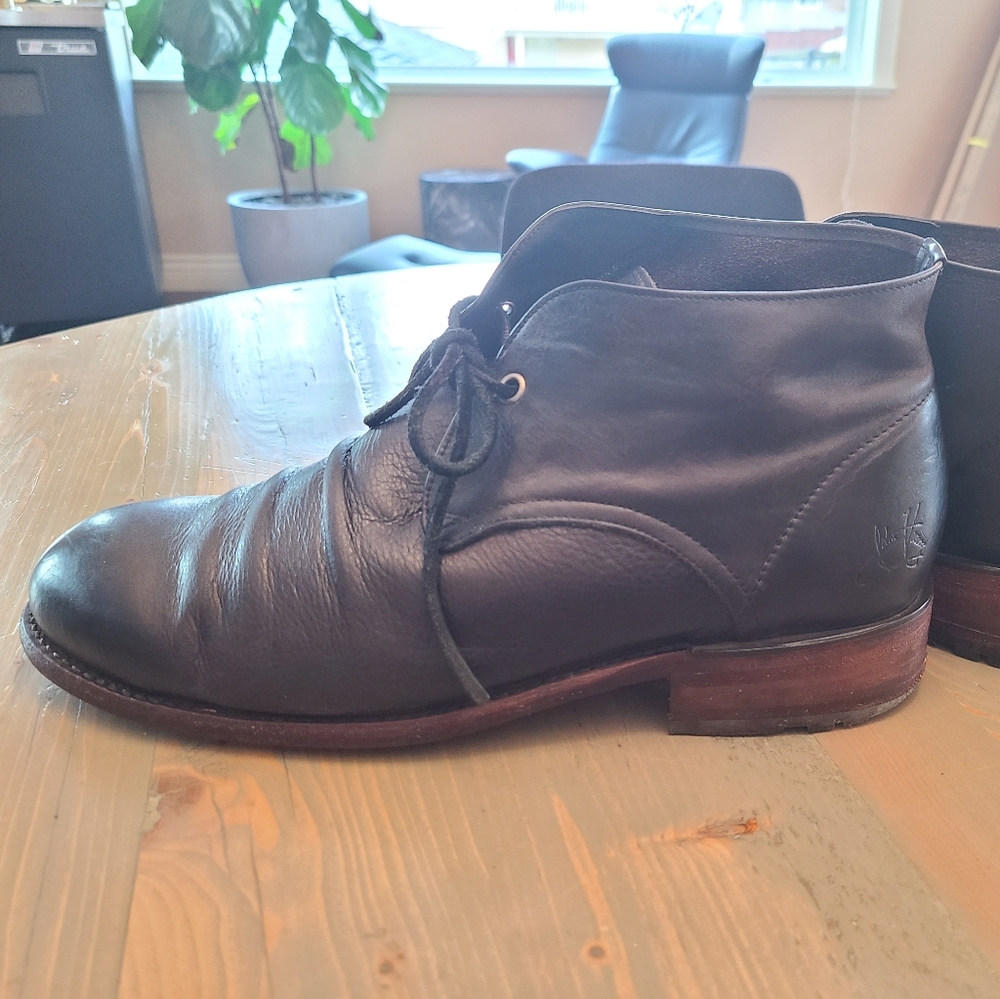 Fluevog Mens 10 boots